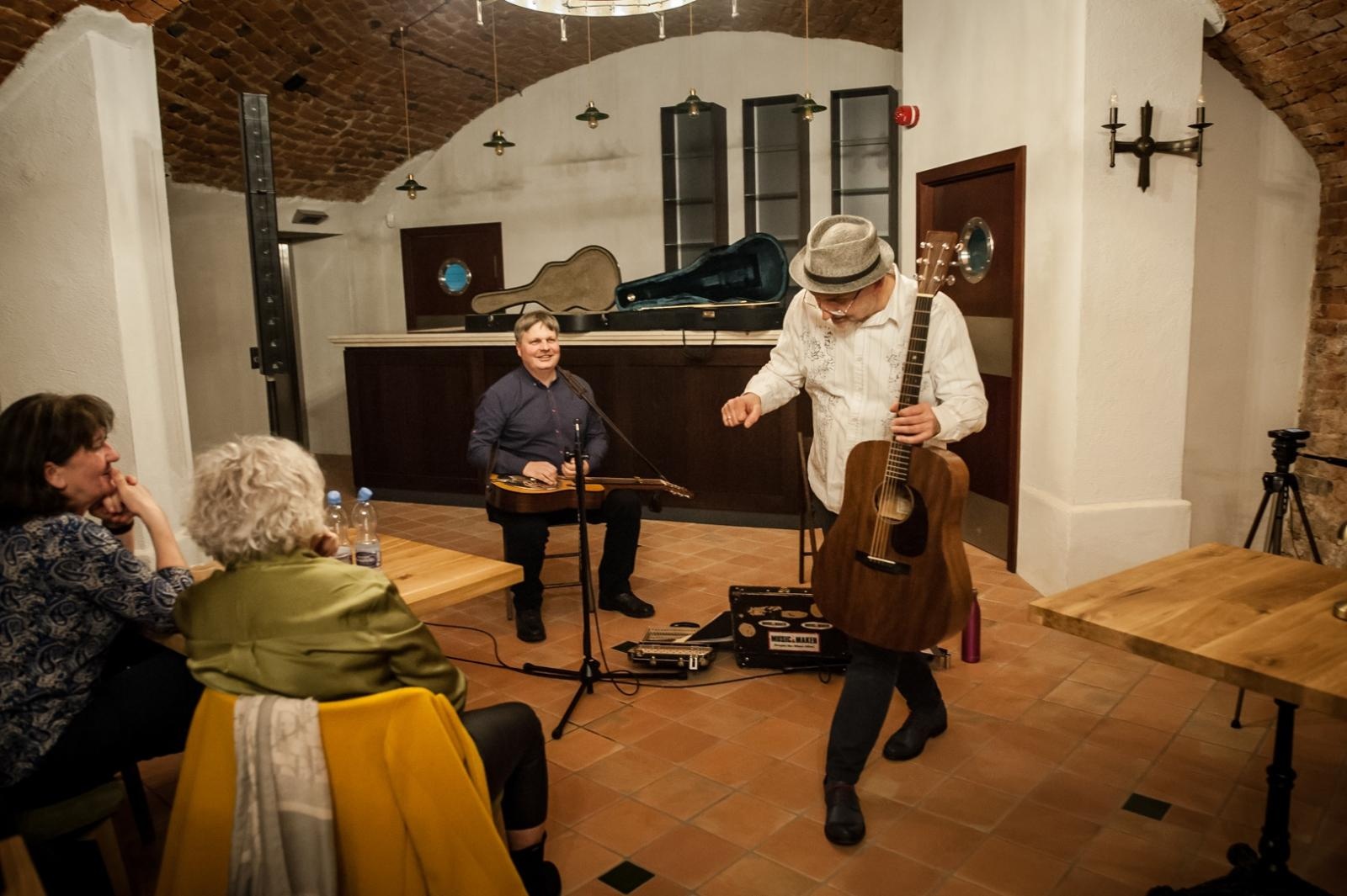 Zdjęcie w galerii na portalu naszraciborz.pl: Gospelblues evening w raciborskim Zamku Piastowskim. Fani bluesa wypełnili piwnicę słodowni wiadomości z regionu