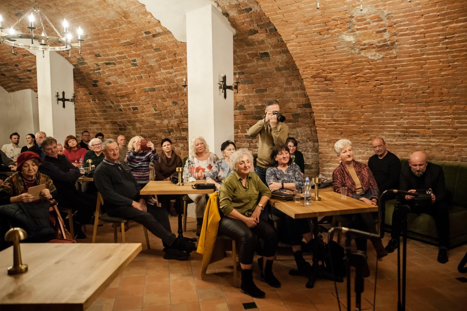 Zdjęcie w galerii na portalu naszraciborz.pl: Gospelblues evening w raciborskim Zamku Piastowskim. Fani bluesa wypełnili piwnicę słodowni wiadomości z regionu