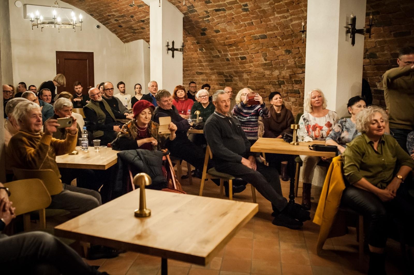 Zdjęcie w galerii na portalu naszraciborz.pl: Gospelblues evening w raciborskim Zamku Piastowskim. Fani bluesa wypełnili piwnicę słodowni wiadomości z regionu