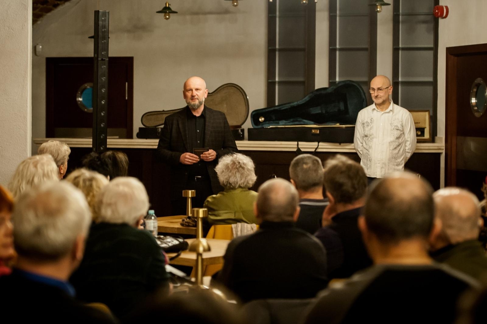 Zdjęcie w galerii na portalu naszraciborz.pl: Gospelblues evening w raciborskim Zamku Piastowskim. Fani bluesa wypełnili piwnicę słodowni wiadomości z regionu