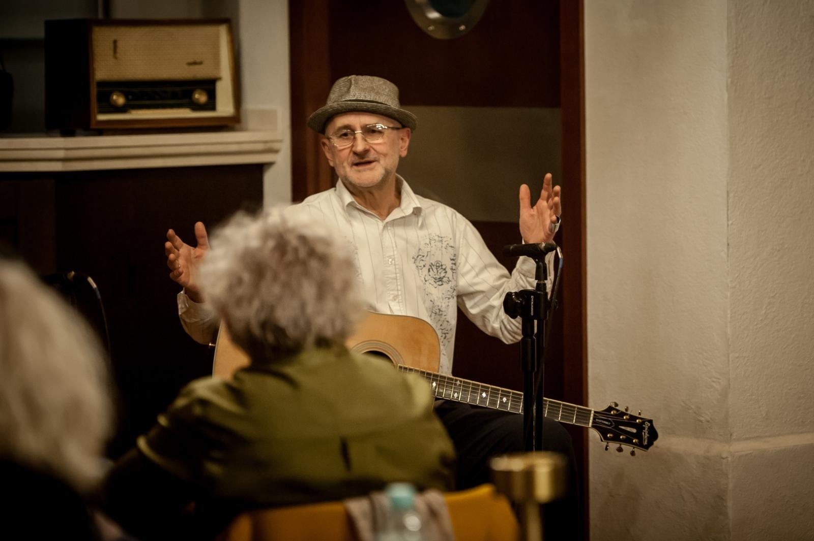 Zdjęcie w galerii na portalu naszraciborz.pl: Gospelblues evening w raciborskim Zamku Piastowskim. Fani bluesa wypełnili piwnicę słodowni wiadomości z regionu