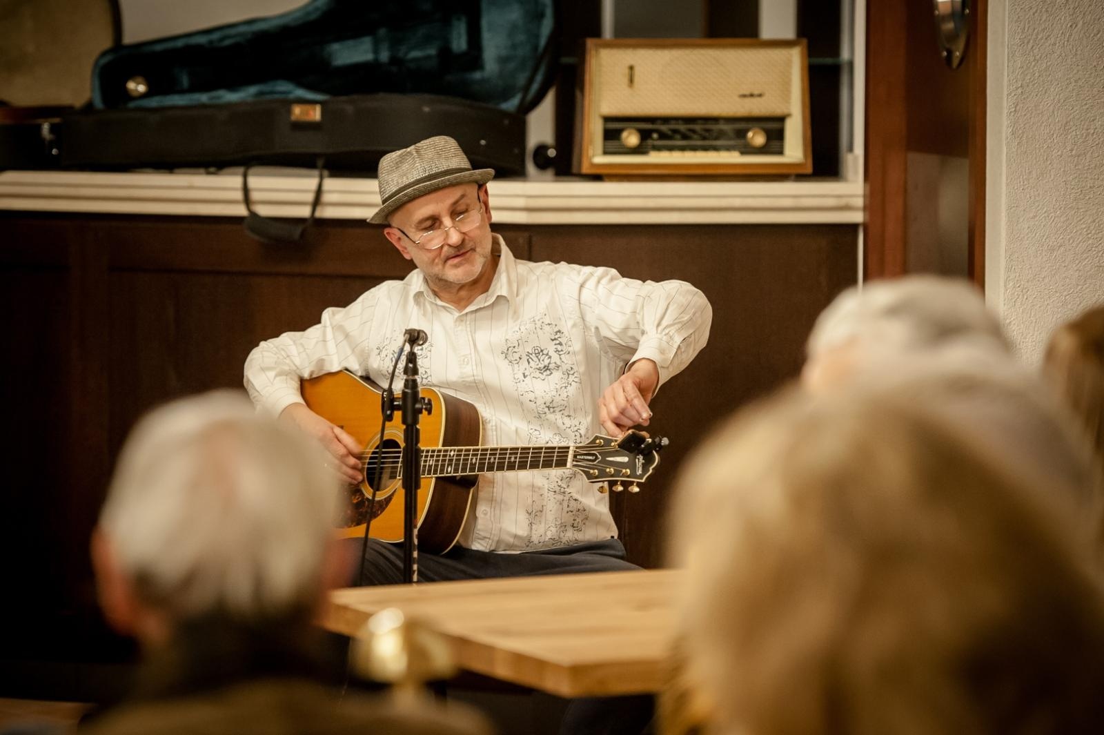 Zdjęcie w galerii na portalu naszraciborz.pl: Gospelblues evening w raciborskim Zamku Piastowskim. Fani bluesa wypełnili piwnicę słodowni wiadomości z regionu