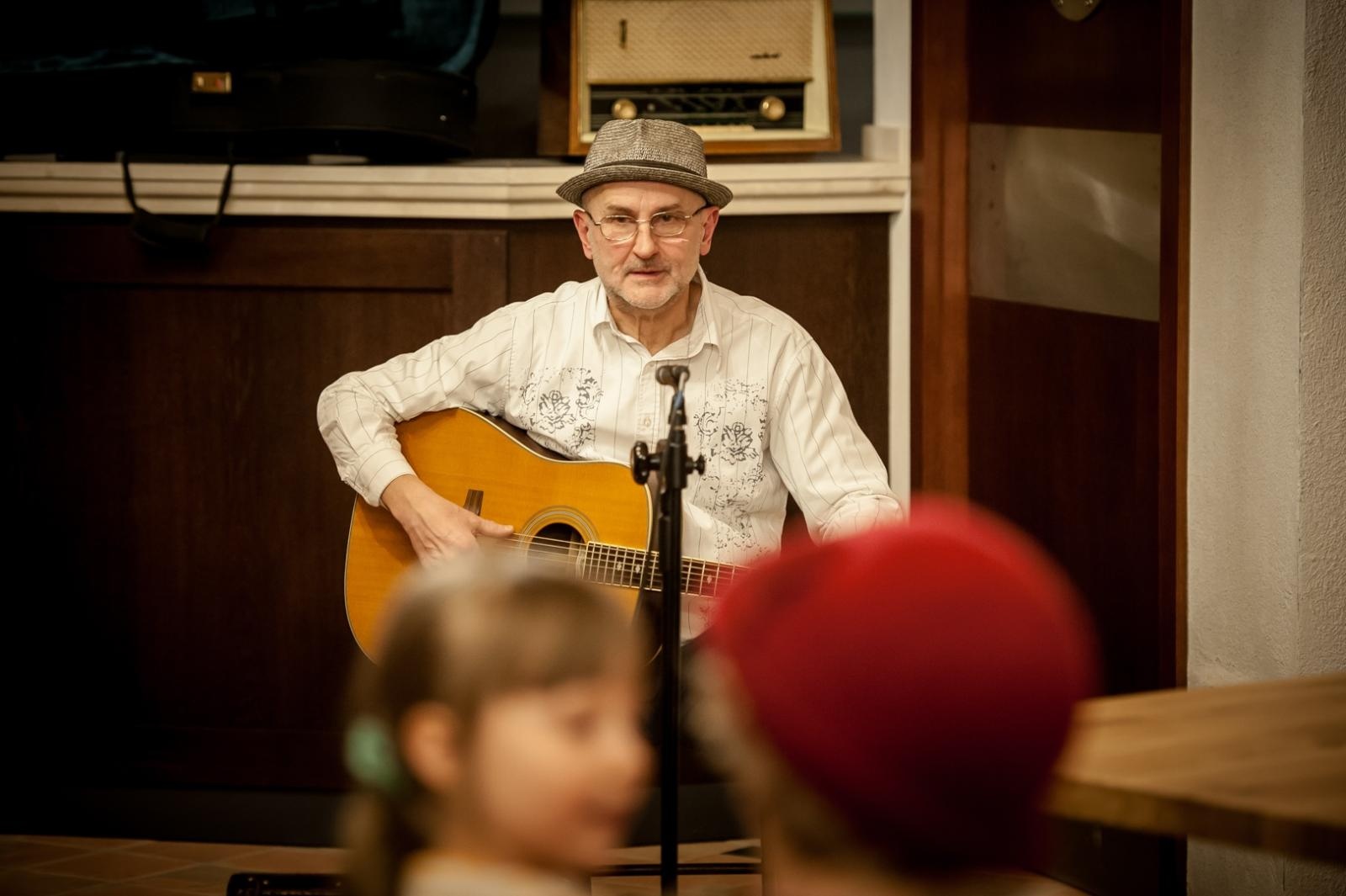 Zdjęcie w galerii na portalu naszraciborz.pl: Gospelblues evening w raciborskim Zamku Piastowskim. Fani bluesa wypełnili piwnicę słodowni wiadomości z regionu