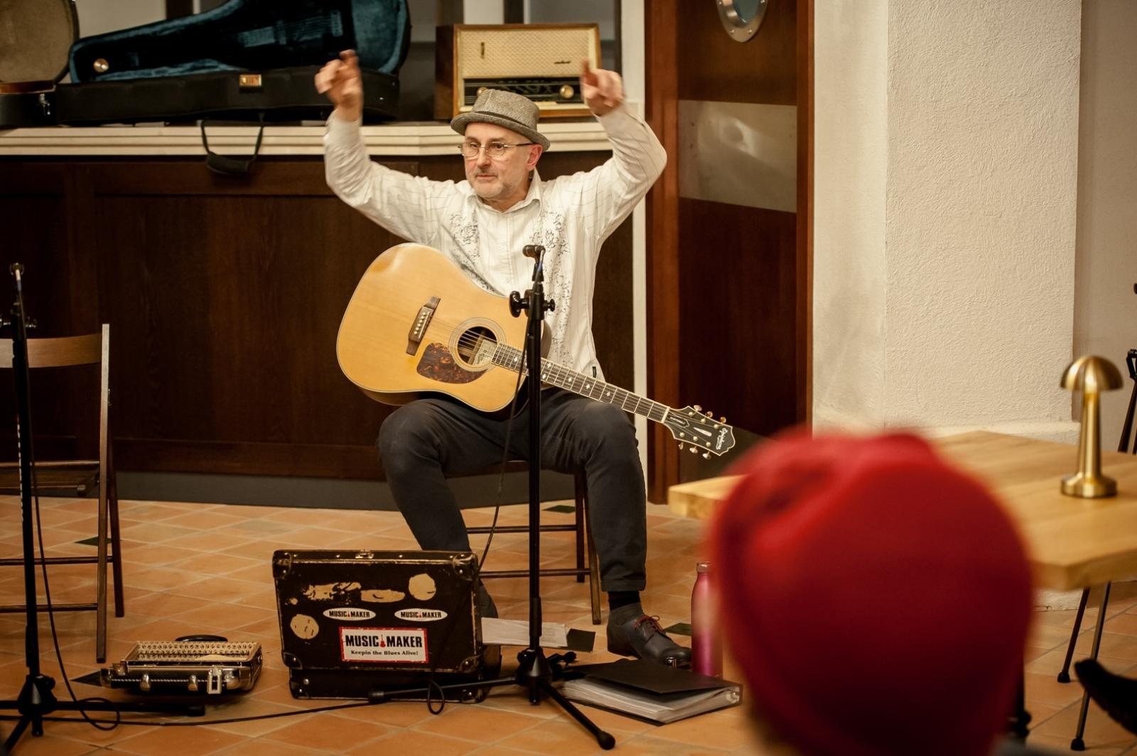 Zdjęcie w galerii na portalu naszraciborz.pl: Gospelblues evening w raciborskim Zamku Piastowskim. Fani bluesa wypełnili piwnicę słodowni wiadomości z regionu