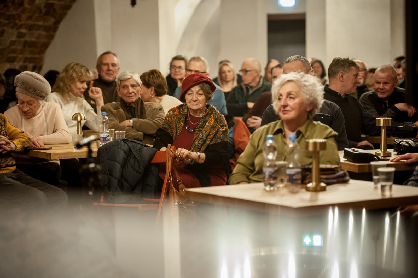 Zdjęcie w galerii na portalu naszraciborz.pl: Gospelblues evening w raciborskim Zamku Piastowskim. Fani bluesa wypełnili piwnicę słodowni wiadomości z regionu
