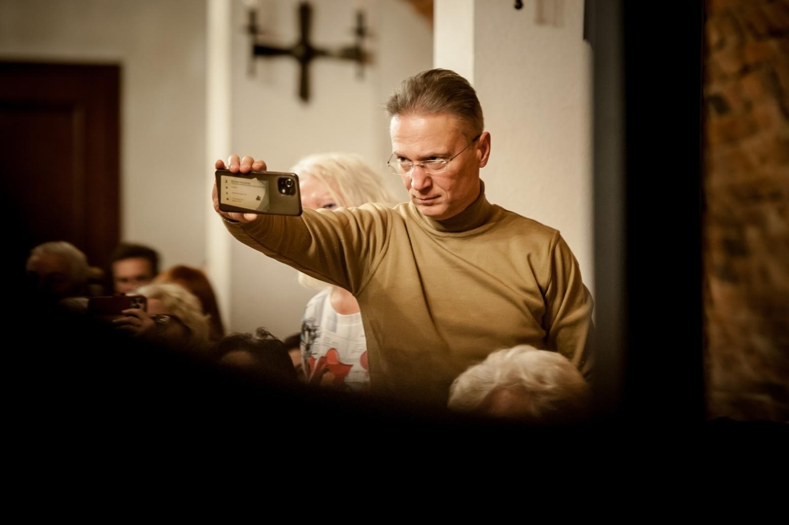 Zdjęcie w galerii na portalu naszraciborz.pl: Gospelblues evening w raciborskim Zamku Piastowskim. Fani bluesa wypełnili piwnicę słodowni wiadomości z regionu