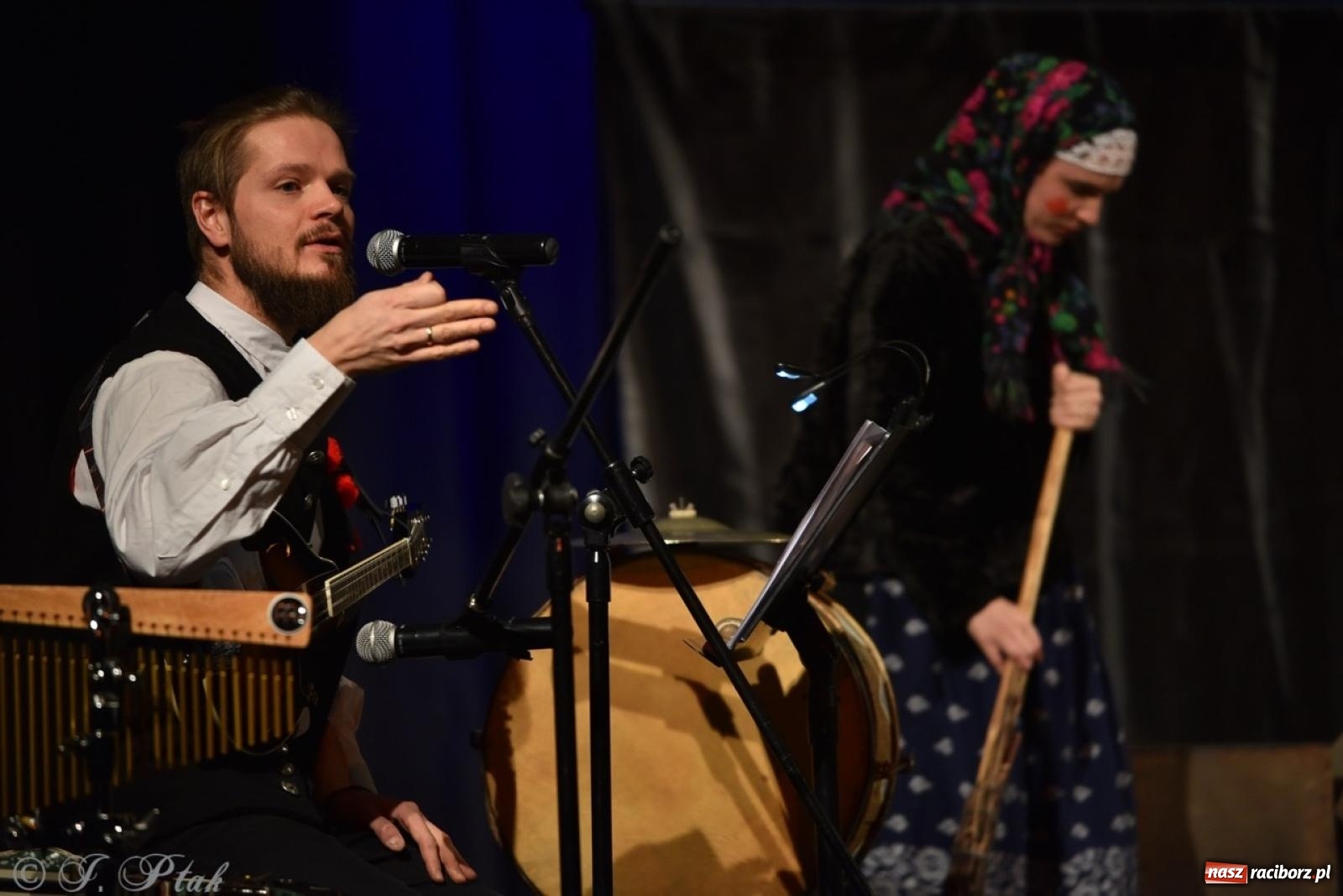 Zdjęcie w galerii na portalu naszraciborz.pl: Heksa – w poszukiwaniu strachów oczarowała publiczność w RCK wiadomości z regionu