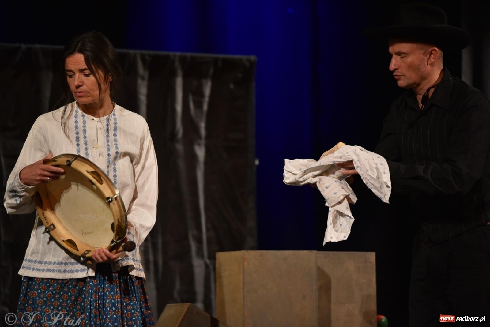 Zdjęcie w galerii na portalu naszraciborz.pl: Heksa – w poszukiwaniu strachów oczarowała publiczność w RCK wiadomości z regionu