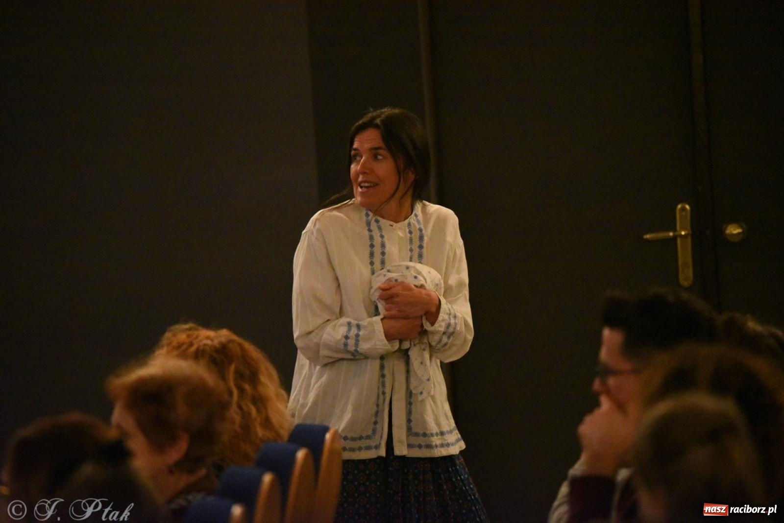 Zdjęcie w galerii na portalu naszraciborz.pl: Heksa – w poszukiwaniu strachów oczarowała publiczność w RCK wiadomości z regionu