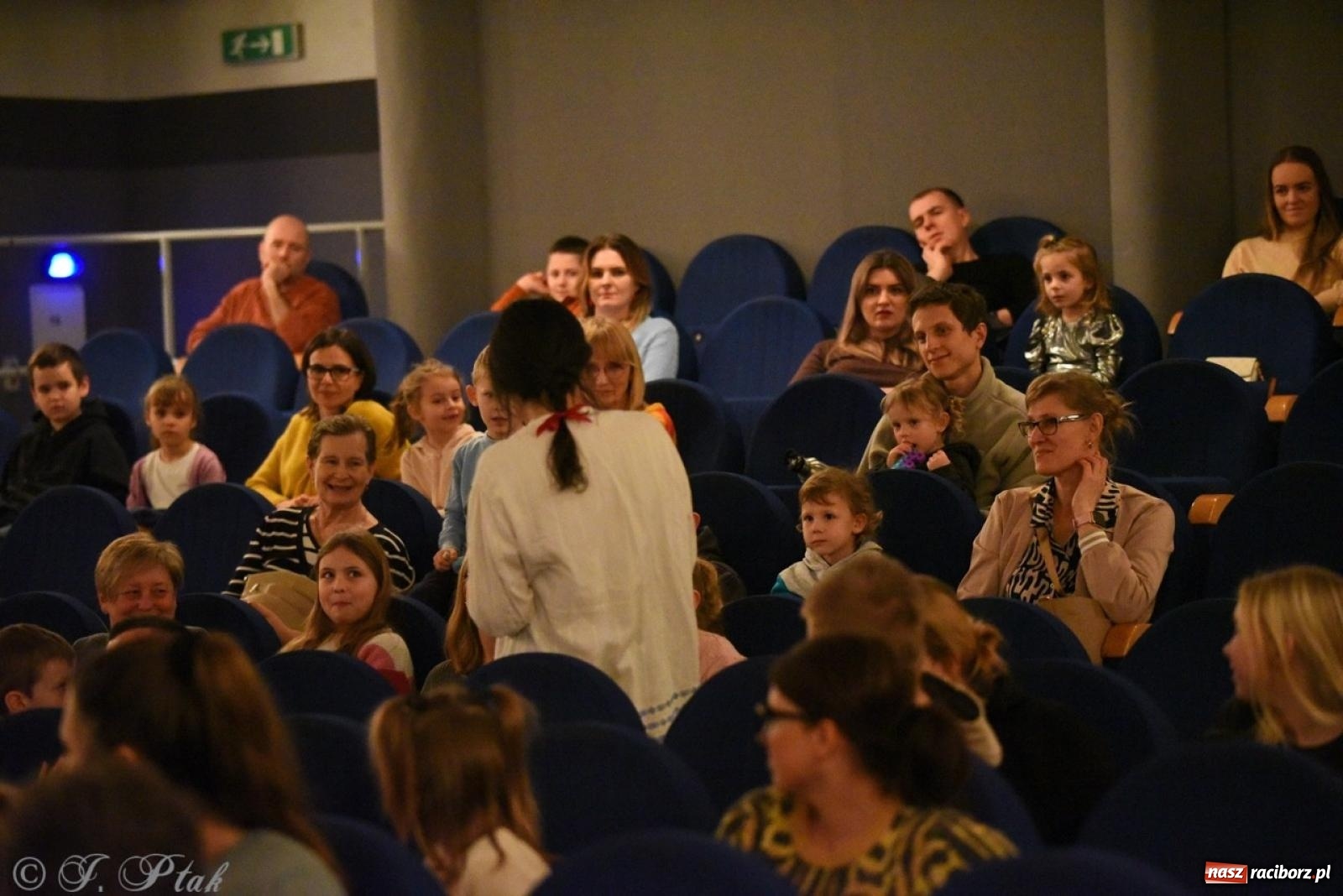 Zdjęcie w galerii na portalu naszraciborz.pl: Heksa – w poszukiwaniu strachów oczarowała publiczność w RCK wiadomości z regionu