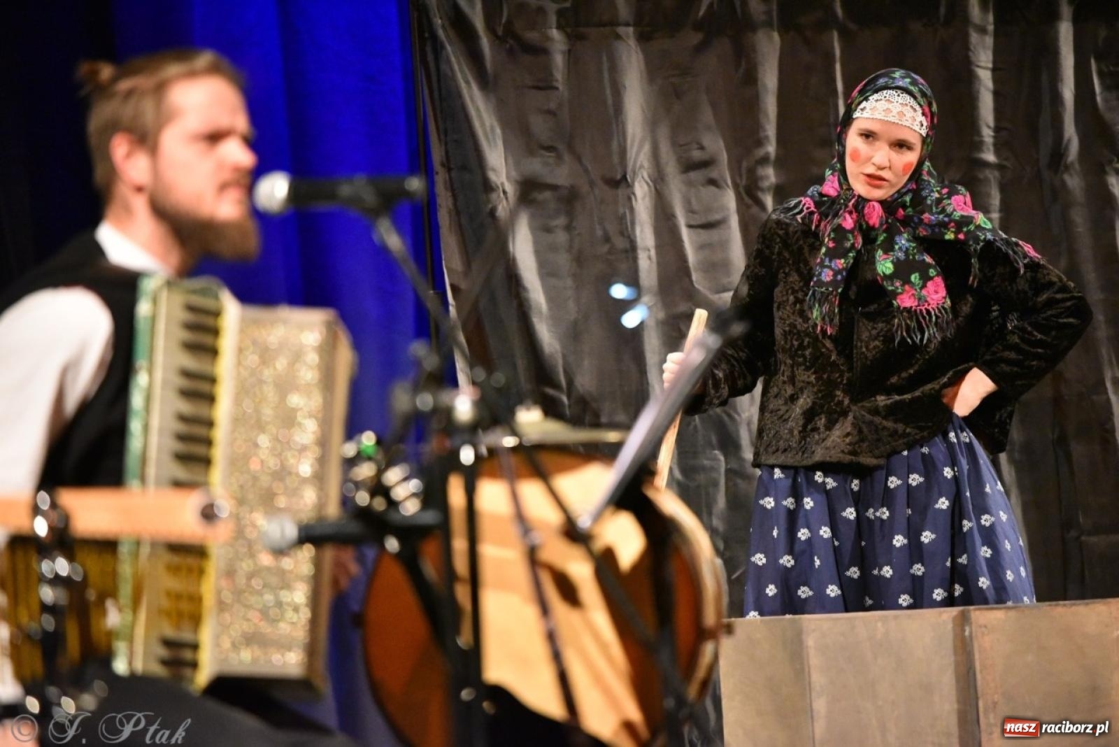 Zdjęcie w galerii na portalu naszraciborz.pl: Heksa – w poszukiwaniu strachów oczarowała publiczność w RCK wiadomości z regionu