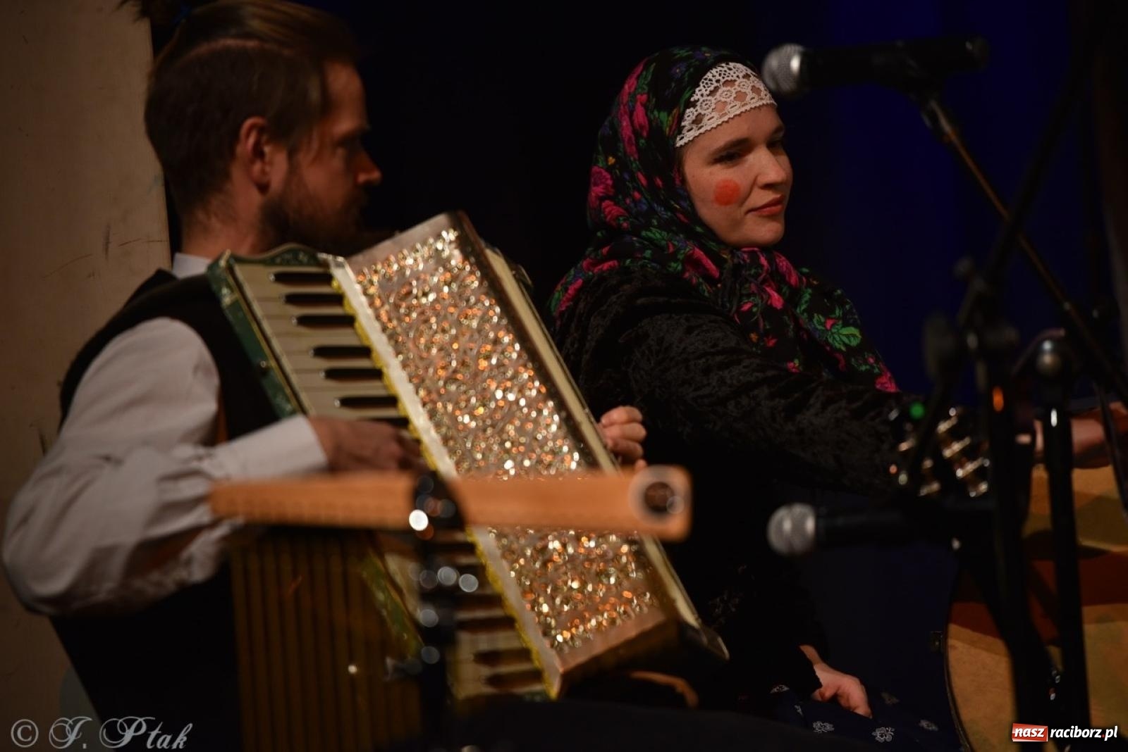 Zdjęcie w galerii na portalu naszraciborz.pl: Heksa – w poszukiwaniu strachów oczarowała publiczność w RCK wiadomości z regionu