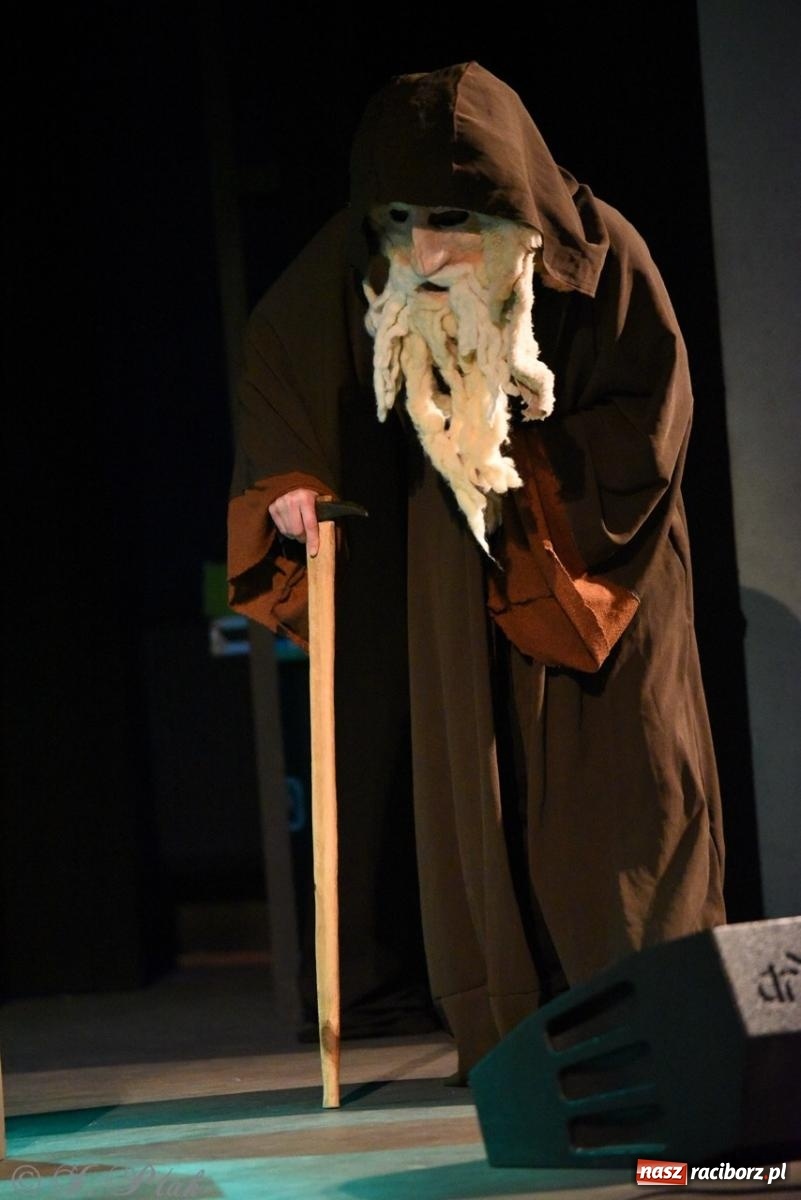 Zdjęcie w galerii na portalu naszraciborz.pl: Heksa – w poszukiwaniu strachów oczarowała publiczność w RCK wiadomości z regionu