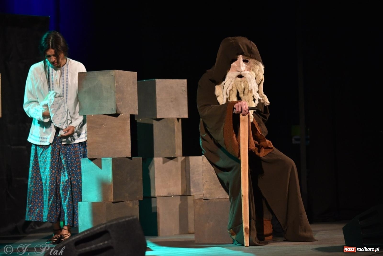 Zdjęcie w galerii na portalu naszraciborz.pl: Heksa – w poszukiwaniu strachów oczarowała publiczność w RCK wiadomości z regionu