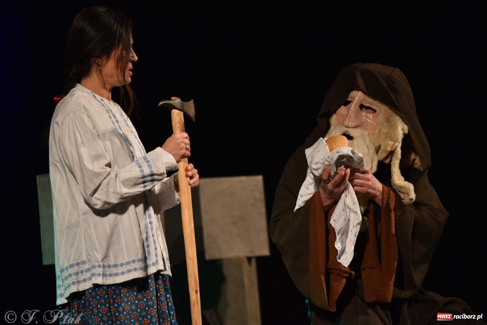 Zdjęcie w galerii na portalu naszraciborz.pl: Heksa – w poszukiwaniu strachów oczarowała publiczność w RCK wiadomości z regionu