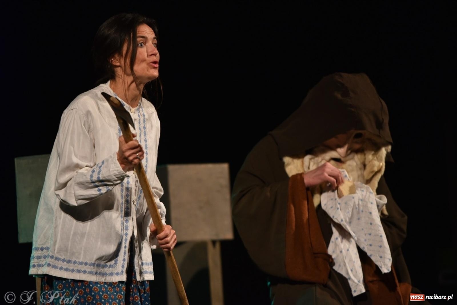 Zdjęcie w galerii na portalu naszraciborz.pl: Heksa – w poszukiwaniu strachów oczarowała publiczność w RCK wiadomości z regionu