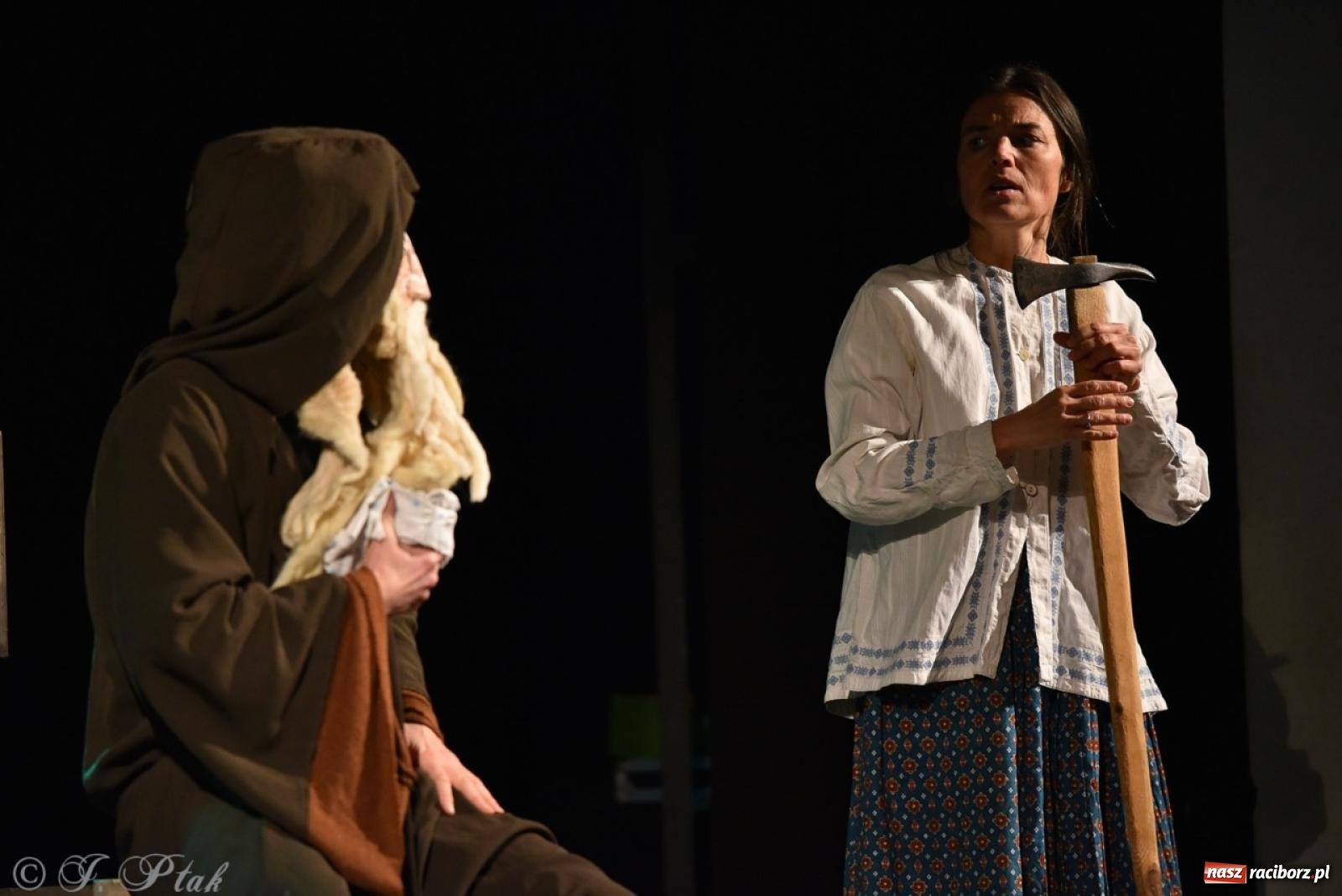 Zdjęcie w galerii na portalu naszraciborz.pl: Heksa – w poszukiwaniu strachów oczarowała publiczność w RCK wiadomości z regionu