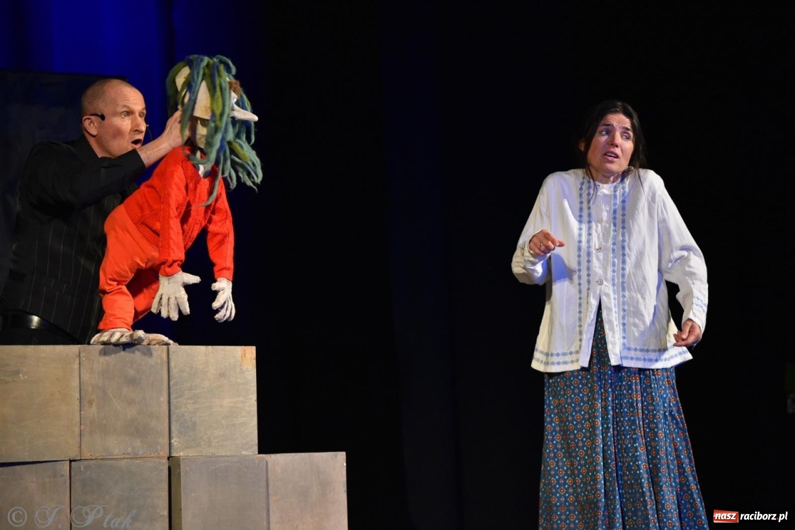 Zdjęcie w galerii na portalu naszraciborz.pl: Heksa – w poszukiwaniu strachów oczarowała publiczność w RCK wiadomości z regionu