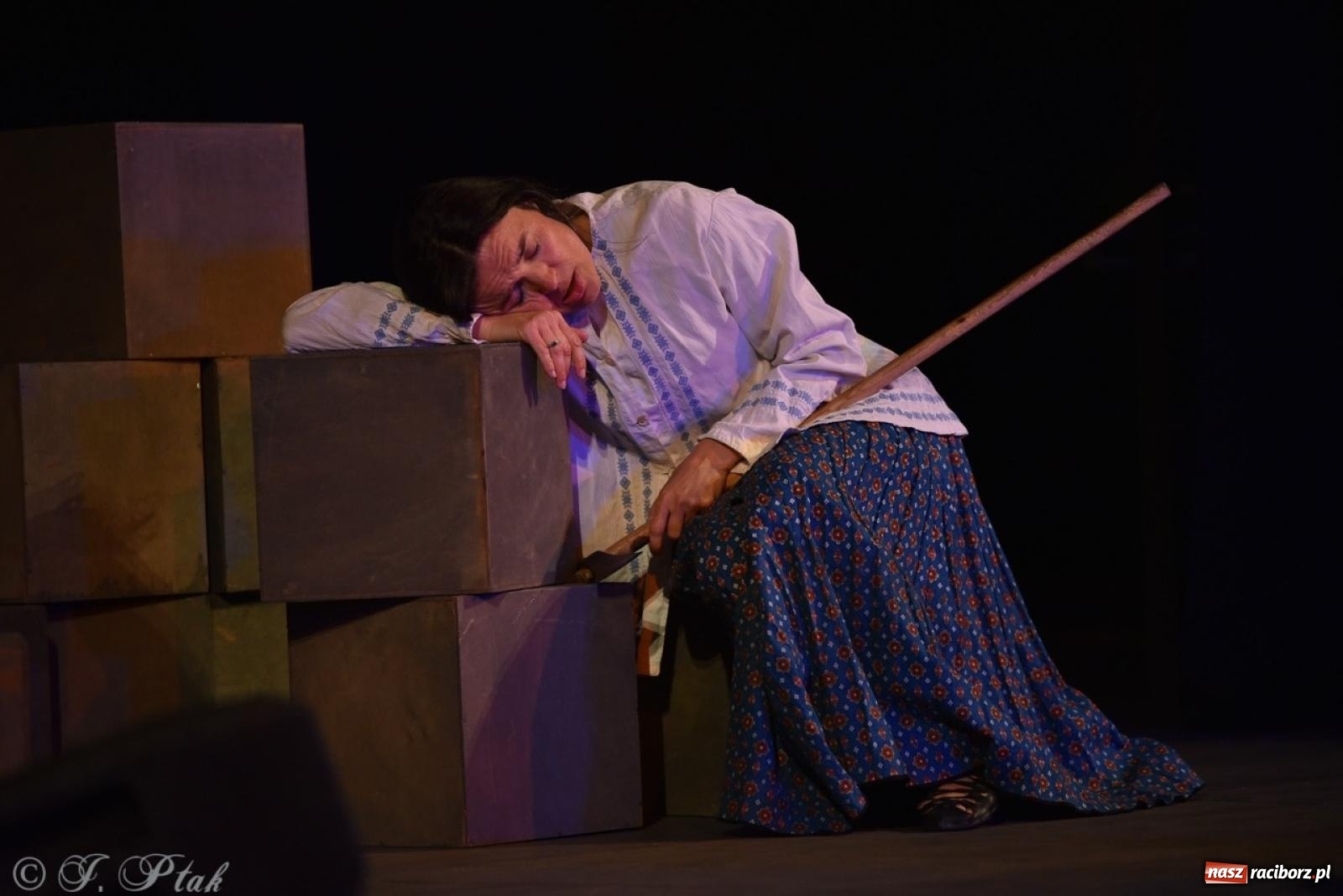 Zdjęcie w galerii na portalu naszraciborz.pl: Heksa – w poszukiwaniu strachów oczarowała publiczność w RCK wiadomości z regionu