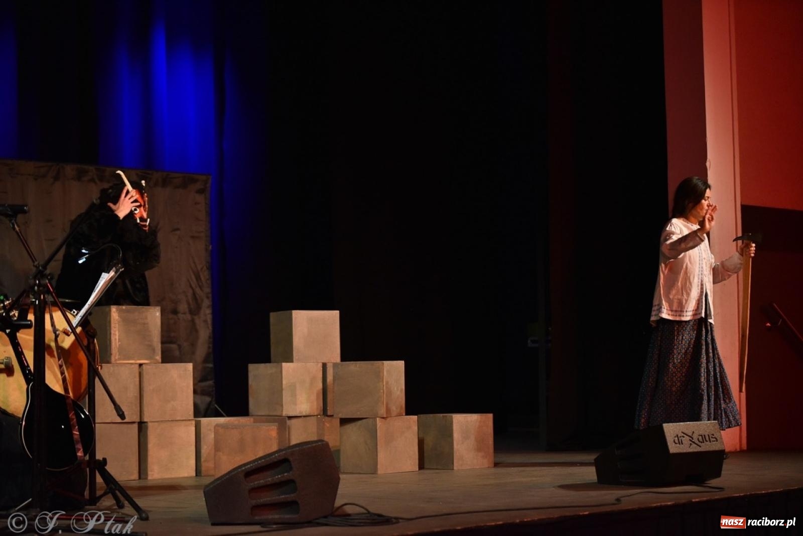 Zdjęcie w galerii na portalu naszraciborz.pl: Heksa – w poszukiwaniu strachów oczarowała publiczność w RCK wiadomości z regionu