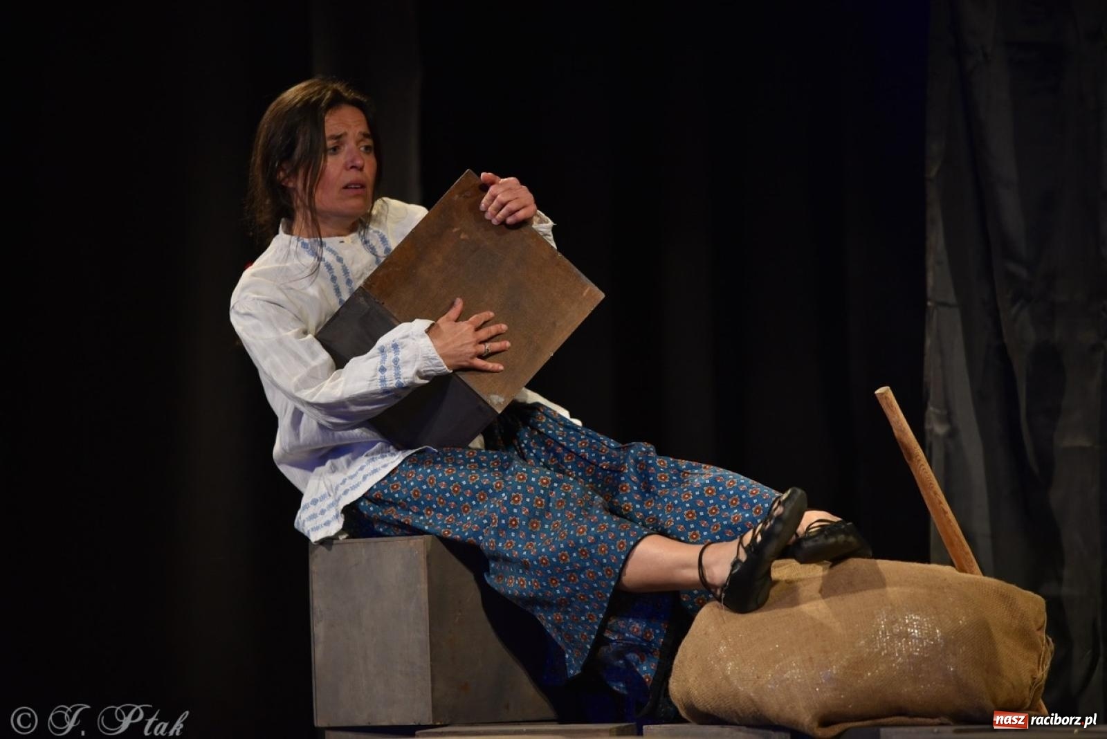 Zdjęcie w galerii na portalu naszraciborz.pl: Heksa – w poszukiwaniu strachów oczarowała publiczność w RCK wiadomości z regionu