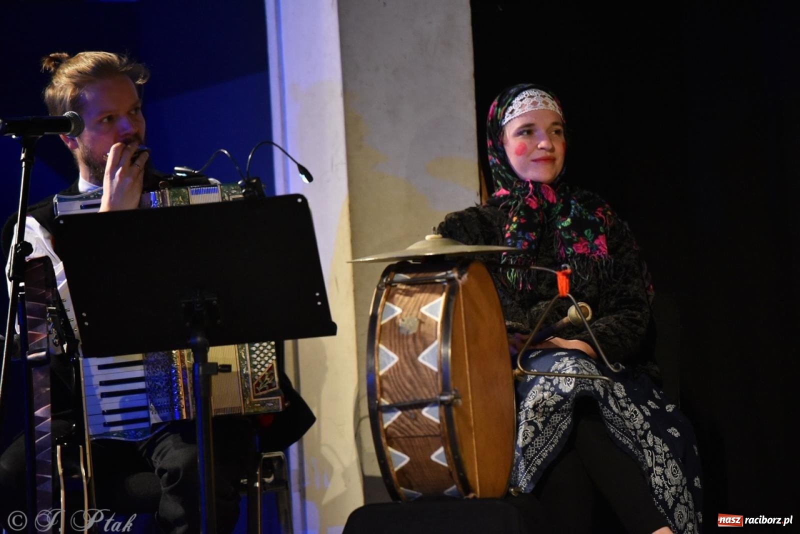 Zdjęcie w galerii na portalu naszraciborz.pl: Heksa – w poszukiwaniu strachów oczarowała publiczność w RCK wiadomości z regionu