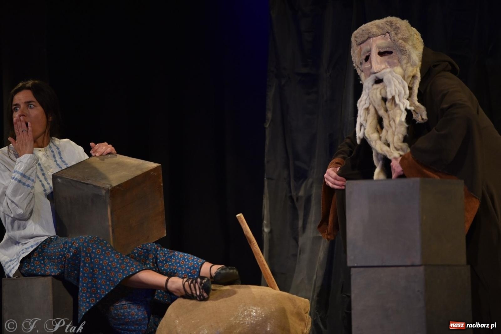 Zdjęcie w galerii na portalu naszraciborz.pl: Heksa – w poszukiwaniu strachów oczarowała publiczność w RCK wiadomości z regionu