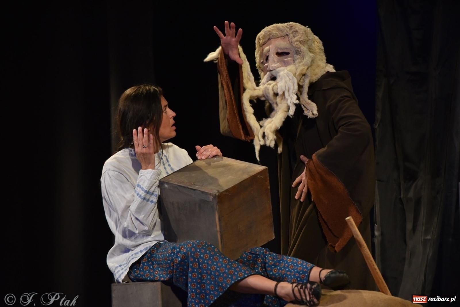 Zdjęcie w galerii na portalu naszraciborz.pl: Heksa – w poszukiwaniu strachów oczarowała publiczność w RCK wiadomości z regionu