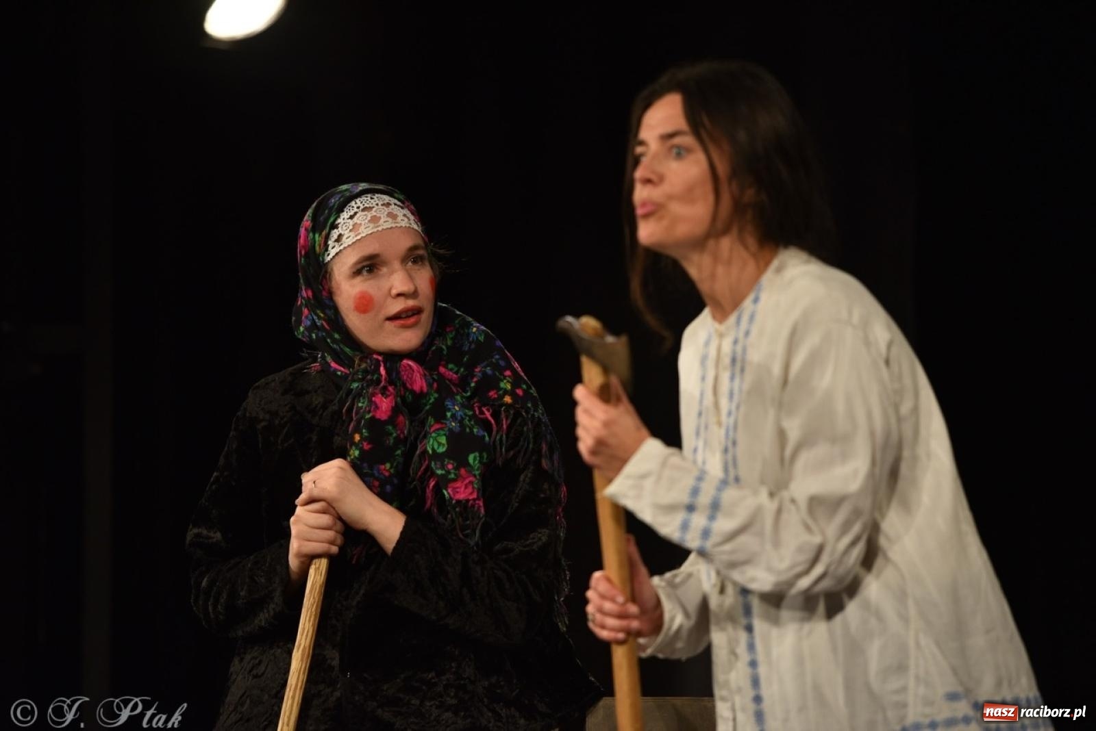 Zdjęcie w galerii na portalu naszraciborz.pl: Heksa – w poszukiwaniu strachów oczarowała publiczność w RCK wiadomości z regionu