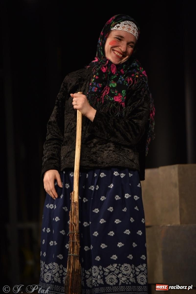 Zdjęcie w galerii na portalu naszraciborz.pl: Heksa – w poszukiwaniu strachów oczarowała publiczność w RCK wiadomości z regionu