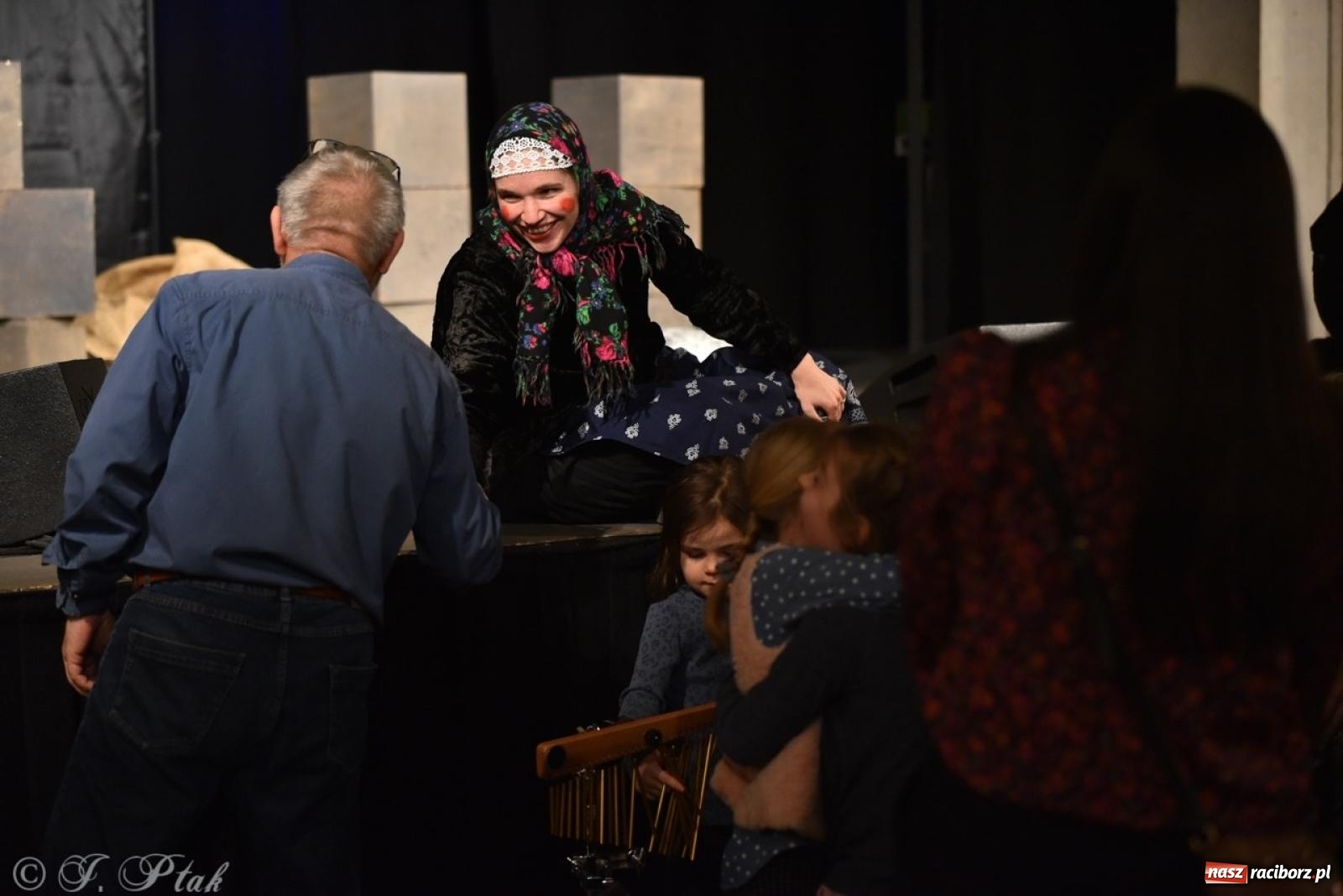 Zdjęcie w galerii na portalu naszraciborz.pl: Heksa – w poszukiwaniu strachów oczarowała publiczność w RCK wiadomości z regionu