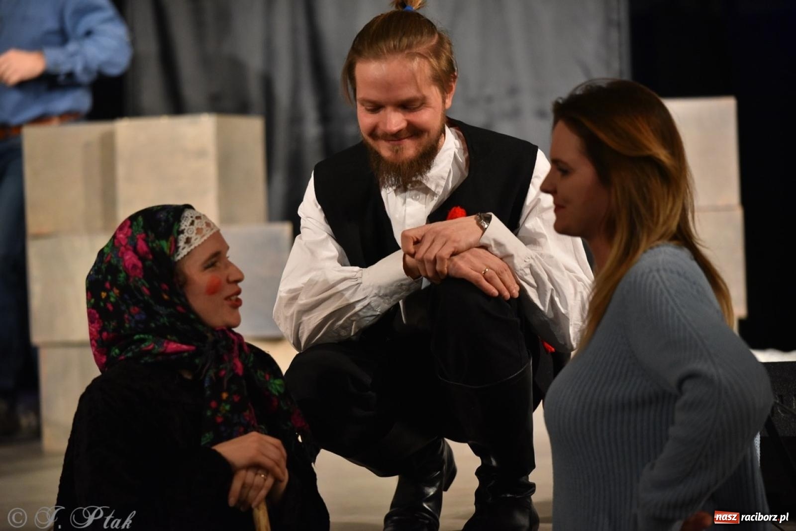 Zdjęcie w galerii na portalu naszraciborz.pl: Heksa – w poszukiwaniu strachów oczarowała publiczność w RCK wiadomości z regionu