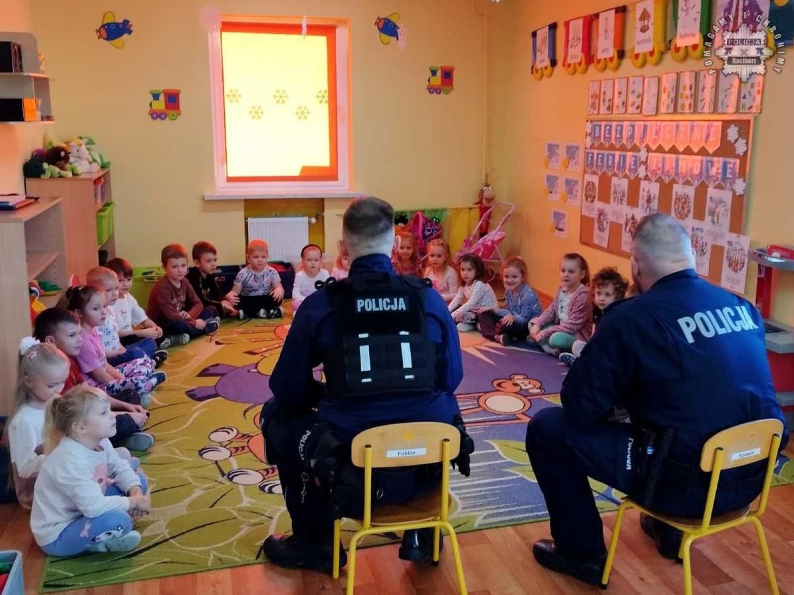 Zdjęcie w galerii na portalu naszraciborz.pl: Bezpieczne ferie z dzielnicowym wiadomości z regionu