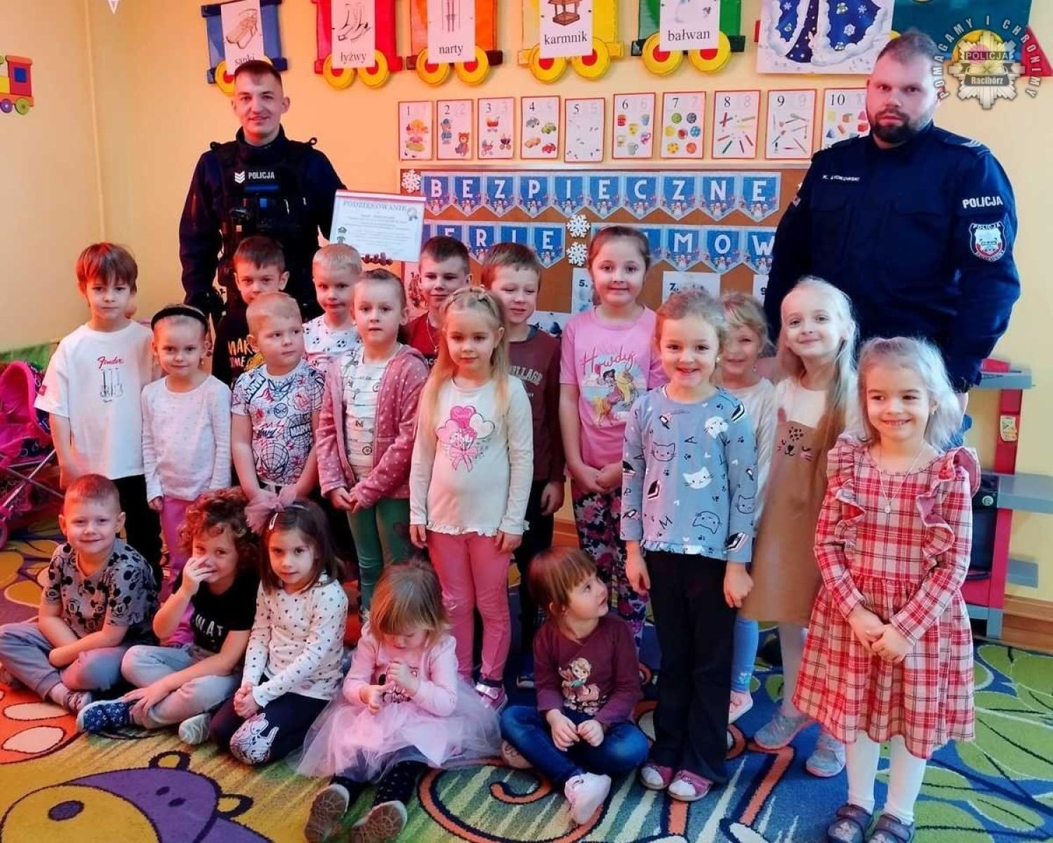 Zdjęcie w galerii na portalu naszraciborz.pl: Bezpieczne ferie z dzielnicowym wiadomości z regionu