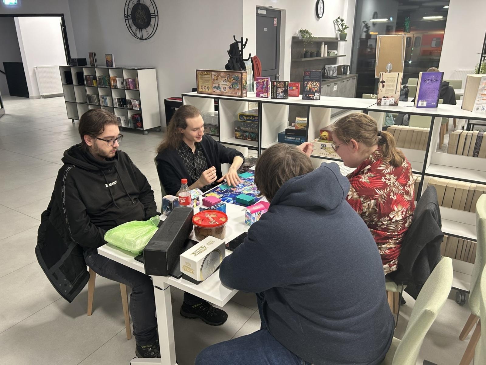 Zdjęcie w galerii na portalu naszraciborz.pl: Na Walentynki i ferie zimowe… wybierz biblioteczne kluby wiadomości z regionu