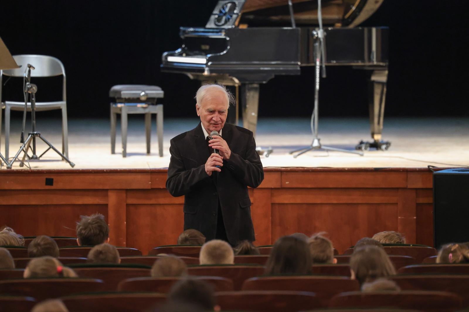 Zdjęcie w galerii na portalu naszraciborz.pl: Wiolonczela muzycznym bohaterem styczniowych koncertów umuzykalniających wiadomości z regionu