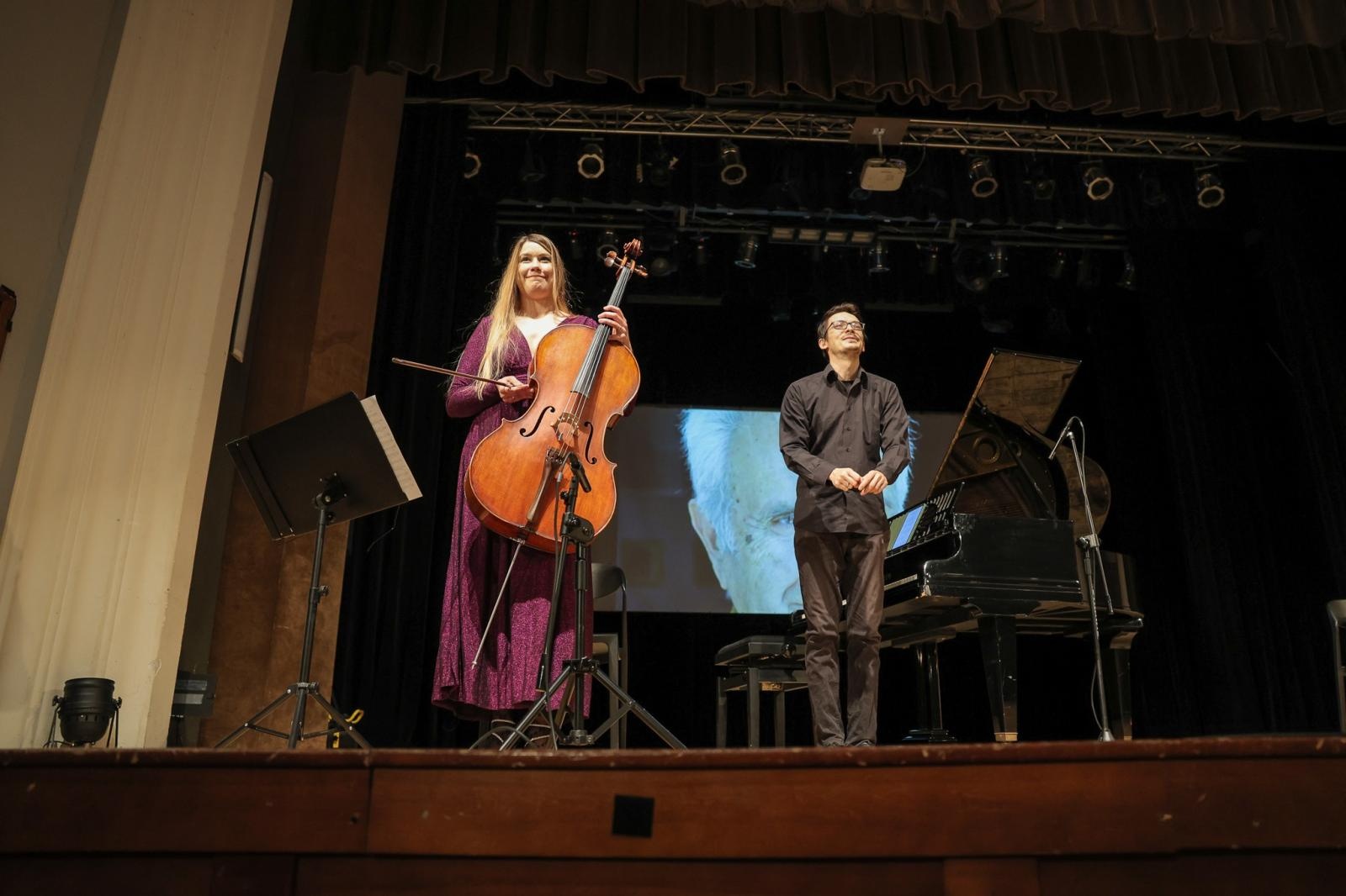 Zdjęcie w galerii na portalu naszraciborz.pl: Wiolonczela muzycznym bohaterem styczniowych koncertów umuzykalniających wiadomości z regionu
