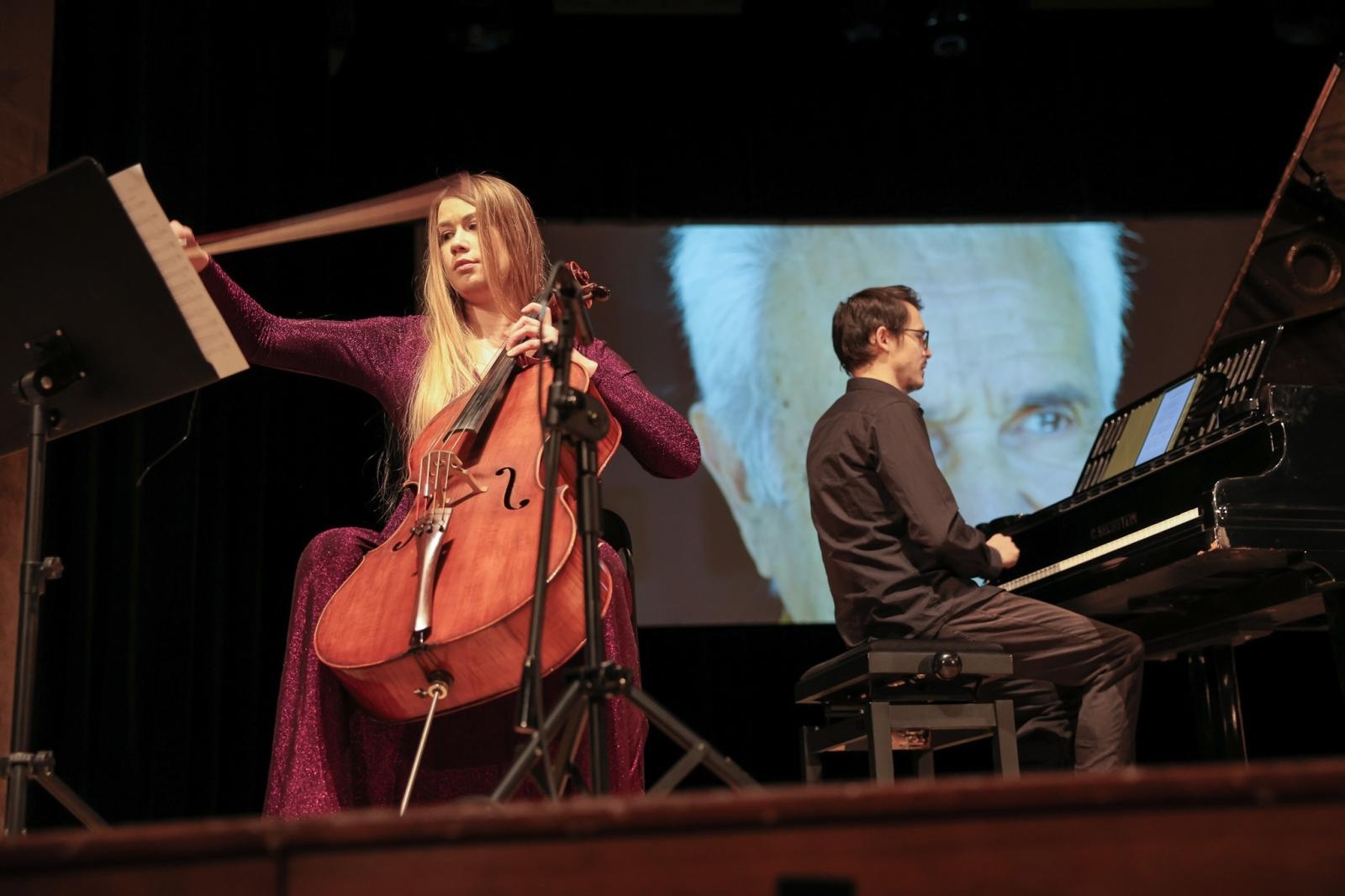 Zdjęcie w galerii na portalu naszraciborz.pl: Wiolonczela muzycznym bohaterem styczniowych koncertów umuzykalniających wiadomości z regionu