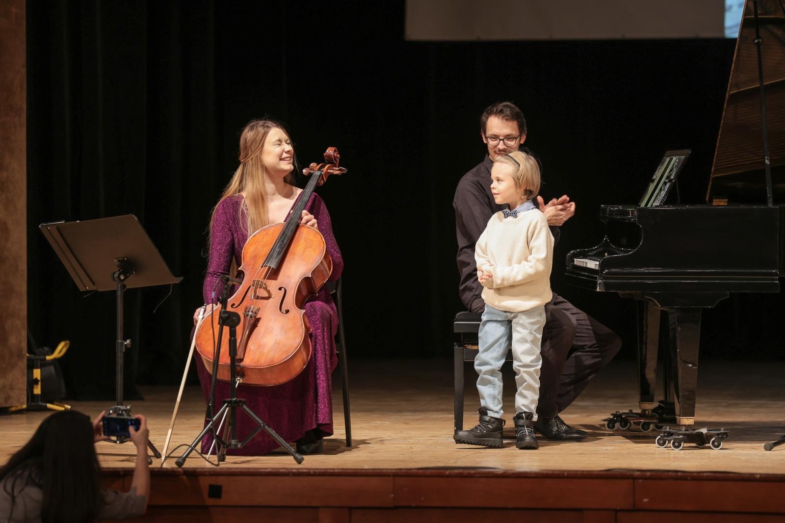 Zdjęcie w galerii na portalu naszraciborz.pl: Wiolonczela muzycznym bohaterem styczniowych koncertów umuzykalniających wiadomości z regionu