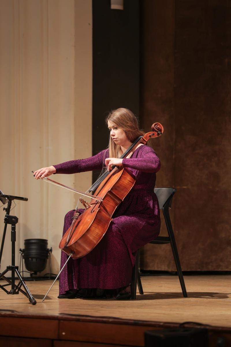 Zdjęcie w galerii na portalu naszraciborz.pl: Wiolonczela muzycznym bohaterem styczniowych koncertów umuzykalniających wiadomości z regionu