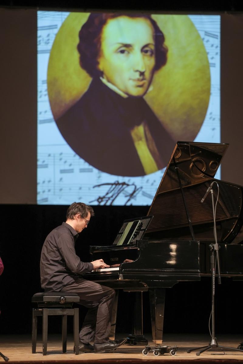 Zdjęcie w galerii na portalu naszraciborz.pl: Wiolonczela muzycznym bohaterem styczniowych koncertów umuzykalniających wiadomości z regionu