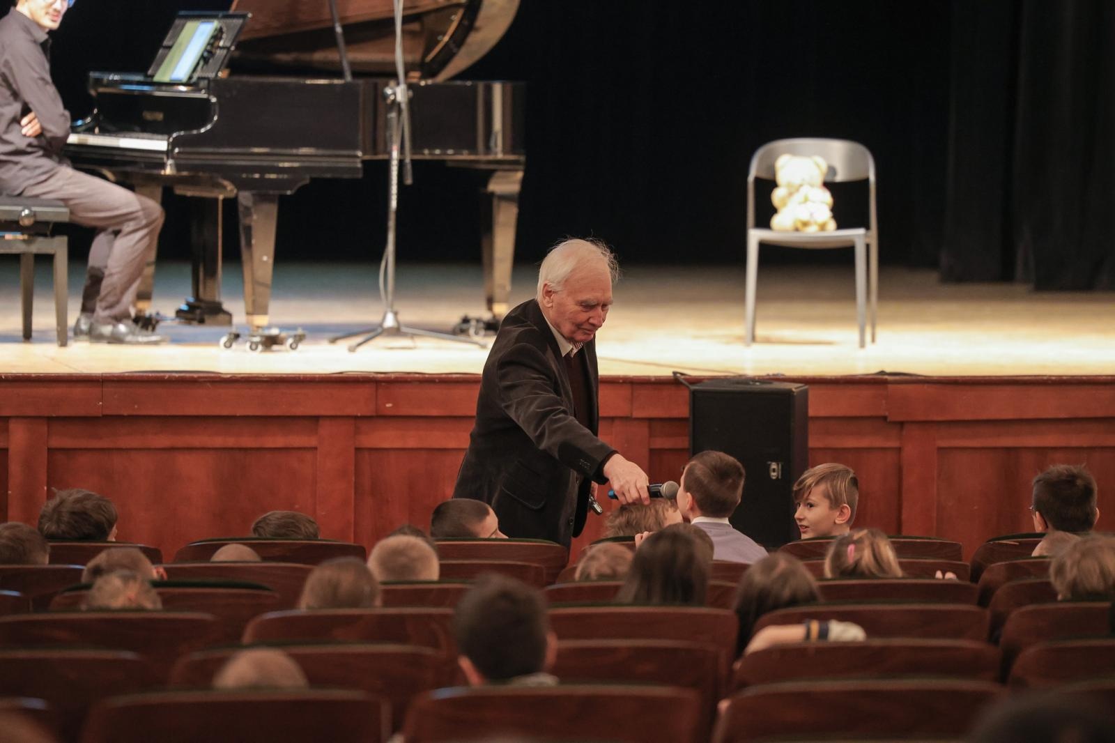 Zdjęcie w galerii na portalu naszraciborz.pl: Wiolonczela muzycznym bohaterem styczniowych koncertów umuzykalniających wiadomości z regionu