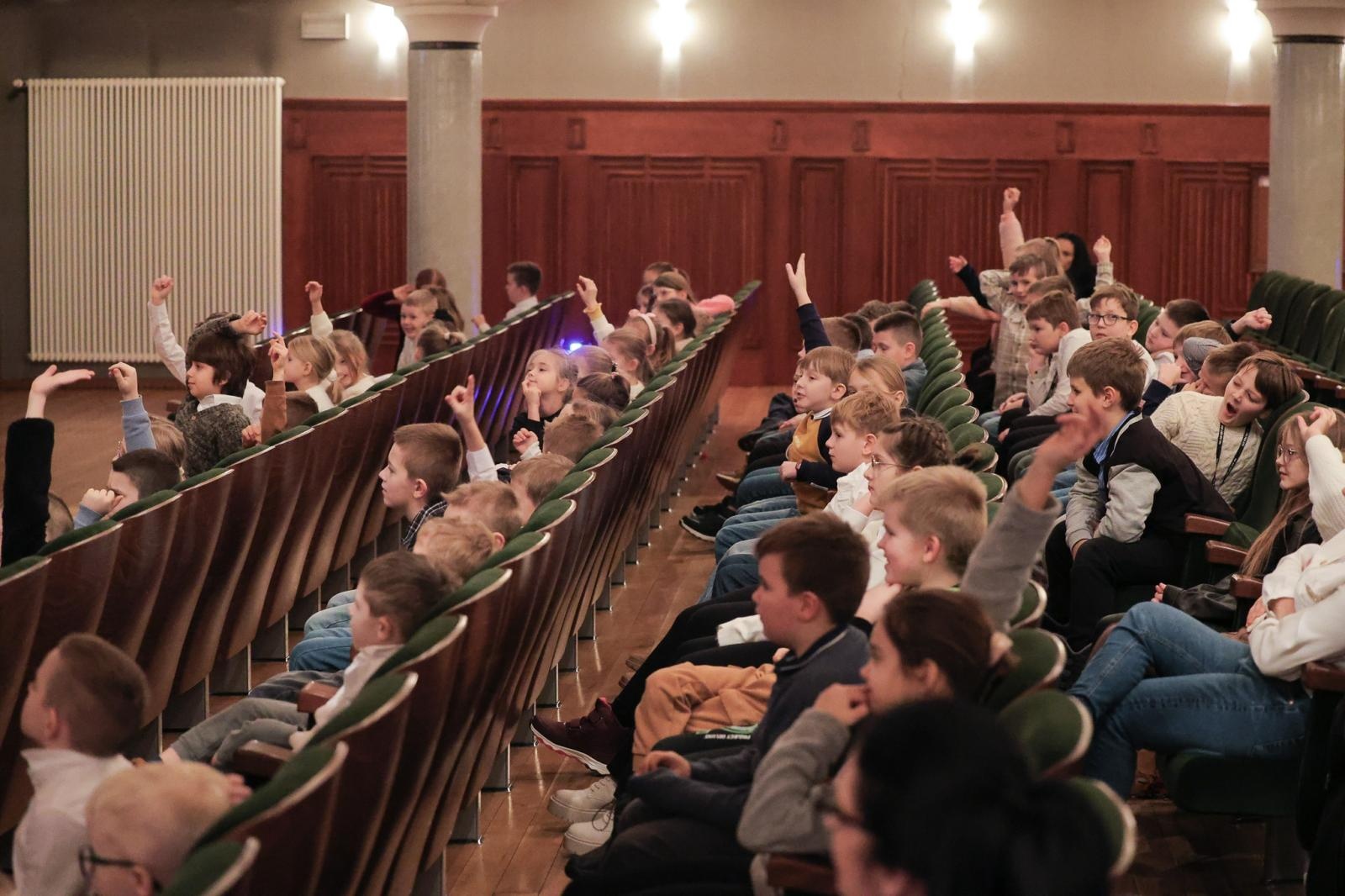 Zdjęcie w galerii na portalu naszraciborz.pl: Wiolonczela muzycznym bohaterem styczniowych koncertów umuzykalniających wiadomości z regionu