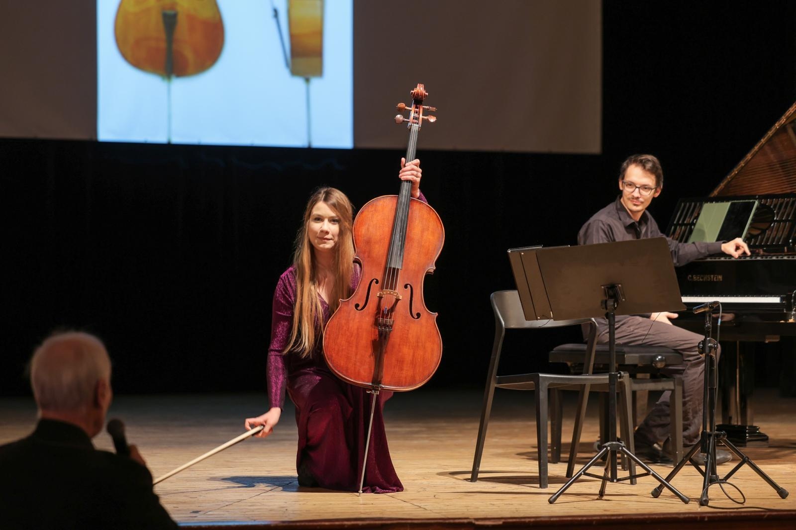 Zdjęcie w galerii na portalu naszraciborz.pl: Wiolonczela muzycznym bohaterem styczniowych koncertów umuzykalniających wiadomości z regionu