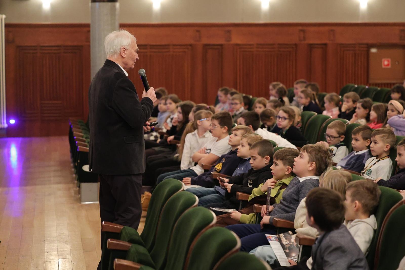 Zdjęcie w galerii na portalu naszraciborz.pl: Wiolonczela muzycznym bohaterem styczniowych koncertów umuzykalniających wiadomości z regionu