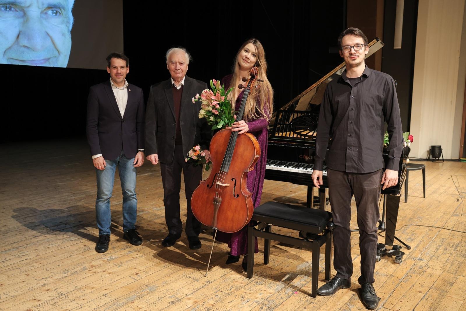 Zdjęcie w galerii na portalu naszraciborz.pl: Wiolonczela muzycznym bohaterem styczniowych koncertów umuzykalniających wiadomości z regionu