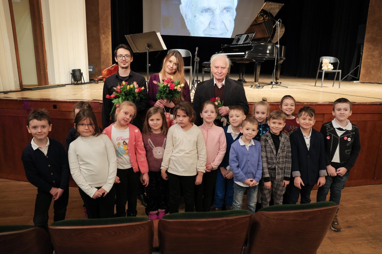 Zdjęcie w galerii na portalu naszraciborz.pl: Wiolonczela muzycznym bohaterem styczniowych koncertów umuzykalniających wiadomości z regionu