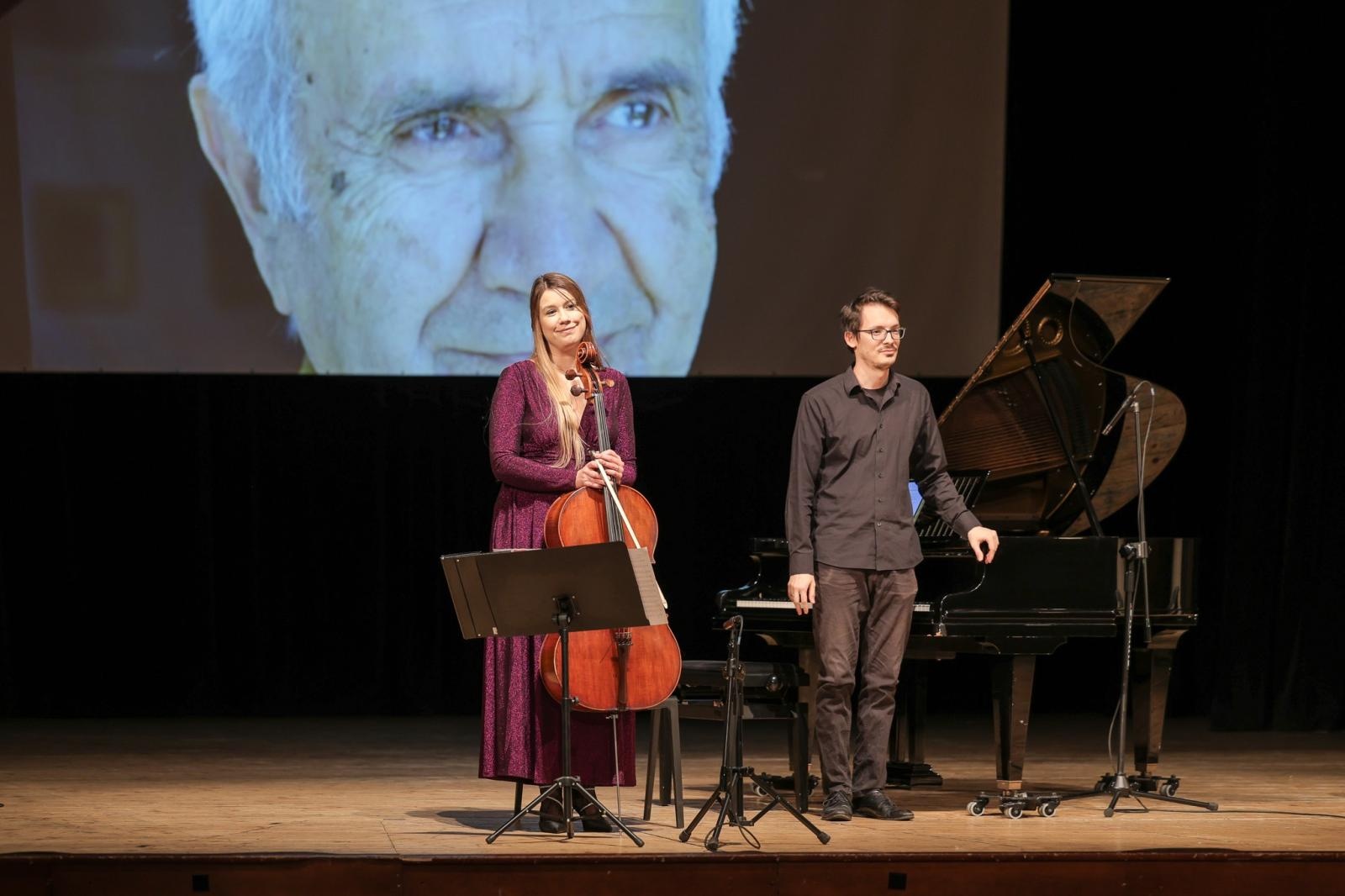 Zdjęcie w galerii na portalu naszraciborz.pl: Wiolonczela muzycznym bohaterem styczniowych koncertów umuzykalniających wiadomości z regionu