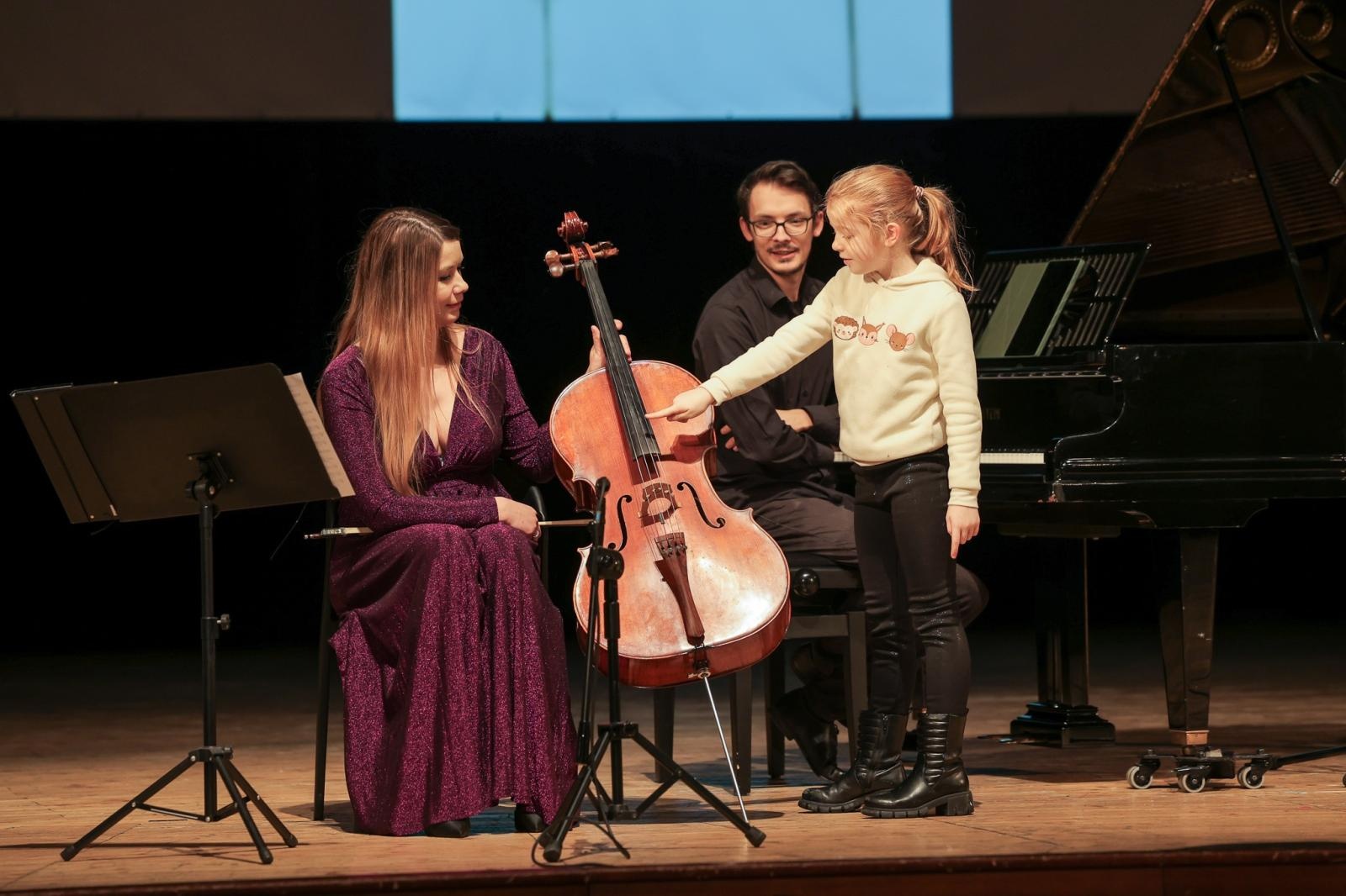 Zdjęcie w galerii na portalu naszraciborz.pl: Wiolonczela muzycznym bohaterem styczniowych koncertów umuzykalniających wiadomości z regionu