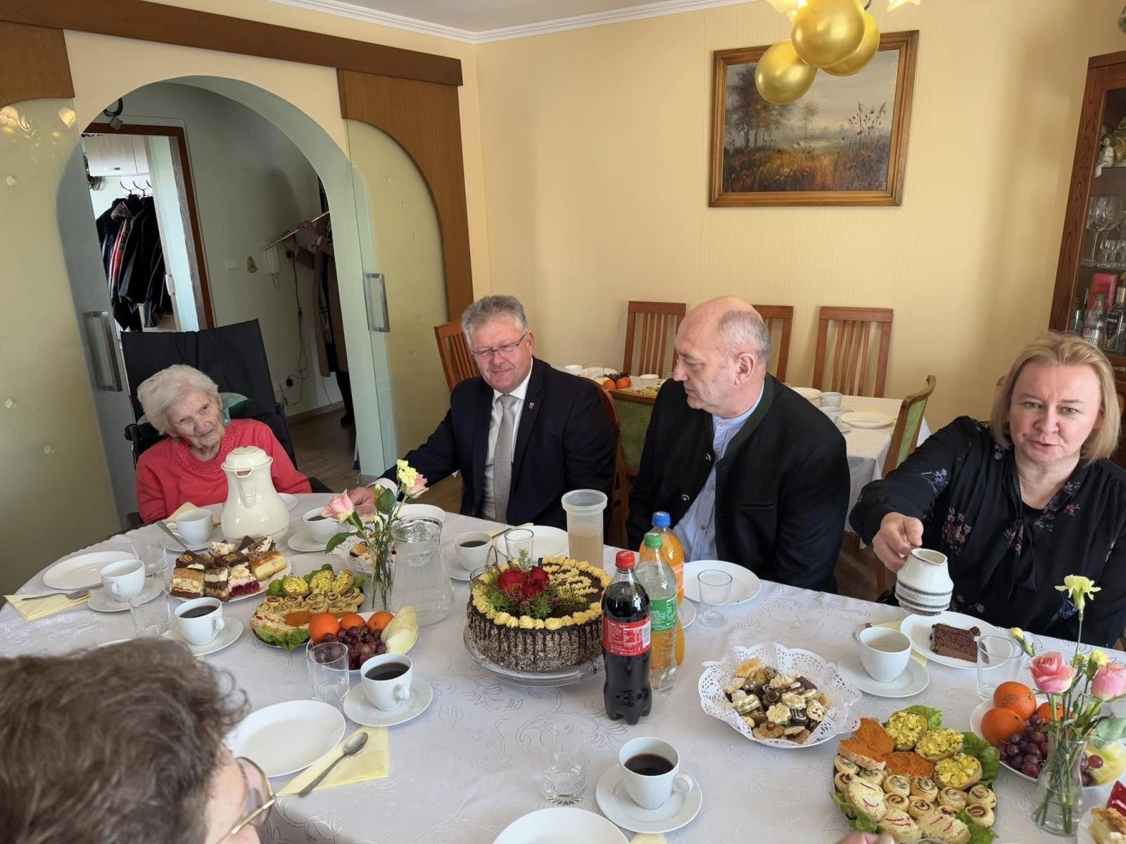 Zdjęcie w galerii na portalu naszraciborz.pl: Gmina Krzyżanowice świętuje 100-lecie urodzin Marty Gajdy wiadomości z regionu